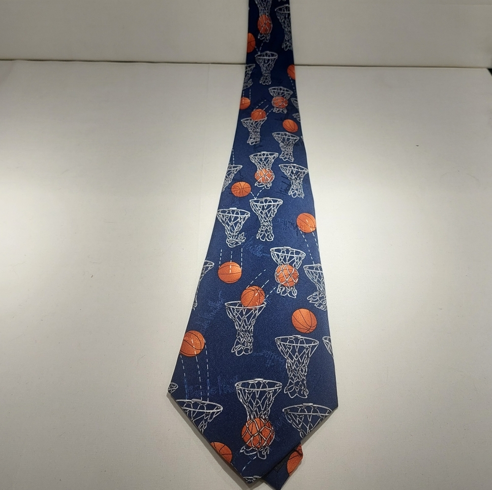 1994 Vintage 100% Silk Nicole Miller Basketball tie